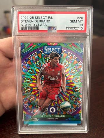 2024/25 Panini Select P/L Steven Gerrard Stained Glass, Verzamelen, Nieuw