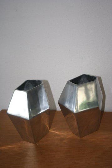 Vaas (2) - Geometrische vaas - Aluminium - zeskantig model