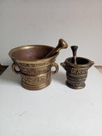 Vijzel en stamper (2) - Brons - bronzen vijzel en stamper