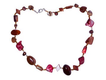 Veiling - Roodbruine Schelp & Zoetwaterparel Collier, Nieuw