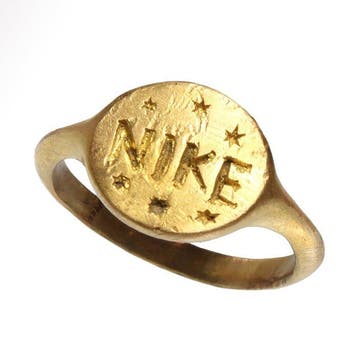 Oud-Romeins Goud Stijl Ring met inscriptie Nike (Victory)