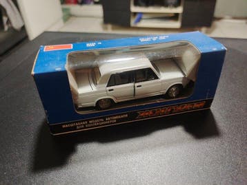 1:43 - Modelbouwdoos - VAZ 2107 - Sovjetunie URSS, Hobby en Vrije tijd, Nieuw