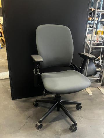 Steelcase Leap V2 Bureaustoel ZGAN - 5 Jaar Garantie - Grijs, Verzenden, Zo goed als nieuw, Grijs, Bureaustoel