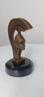 naar darel - sculptuur, spartan auto mascotte - 16 cm -