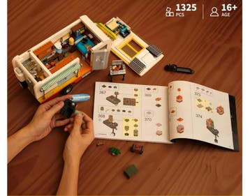LUMIBRICKS Travel Trailer met LED-verlichting - 1325 onde..., Verzenden, Nieuw