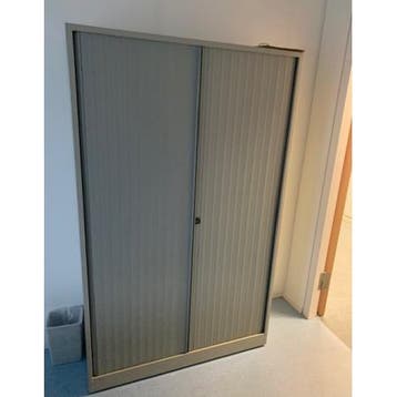 (MDK-106567) Ahrend roldeurkast 120 x 45 x 195 cm, Huis en Inrichting, Ophalen of Verzenden, Gebruikt