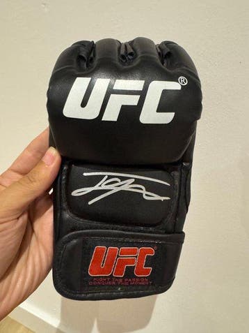 Ilia Topuria - UFC-handschoen, Wereldkampioen, Nieuw