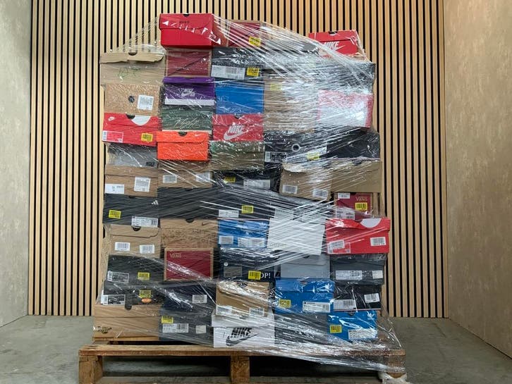 Partij Merkschoenen Gebruikt | Nike,Adidas,Newbalace & meer, Zakelijke goederen, Partijgoederen en Retail | Partijgoederen, Textiel