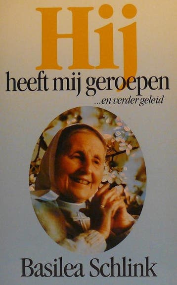 HIJ HEEFT MIJ GEROEPEN - Bernhard Schlink 9789060675670, Boeken, Verzenden, Gelezen, Bernhard Schlink