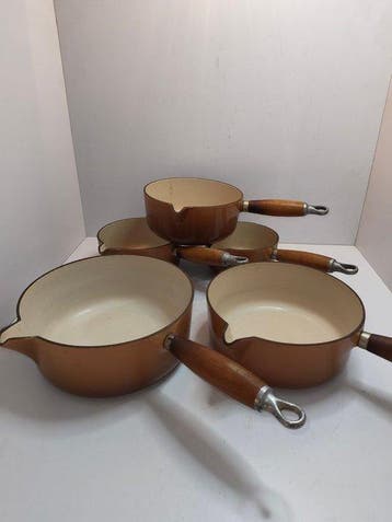 Le Creuset - Pan (5) - Gietijzer, Teak - Vintage pannenset
