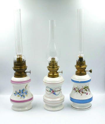 Petroleumlamp (3) - Porselein, Messing