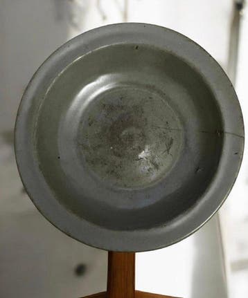Elegant schaaltje met celadon-glasuur uit Longquan, China, -
