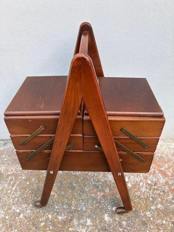 Naaidoos - Hout, Metaal