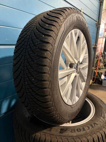 Originele Volkswagen T-Roc 16 inch set met All Seasonbanden, Ophalen, 16 inch, Banden en Velgen, All Season
