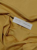 Oro caldo e texture Canette d’arredo firmato Mario Cavelli -