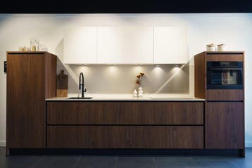 Notenhout bruine rechte keuken, Huis en Inrichting, Ophalen, Nieuw, Enkelwandige keuken, Greeploos