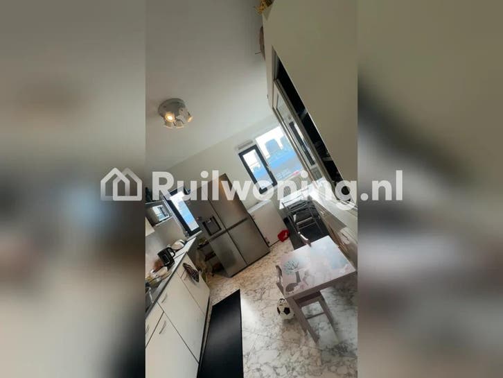 Mijn flat in Haagse Hout ruilen voor 3-kamerwoning in Den Ha, Huizen en Kamers, Woningruil, Den Haag