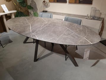 Minato eettafel - 240x110cm **SHOWROOMMODEL**, Huis en Inrichting, Nieuw