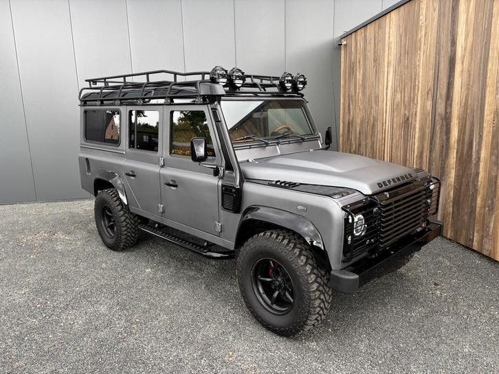 Land Rover Defender 110