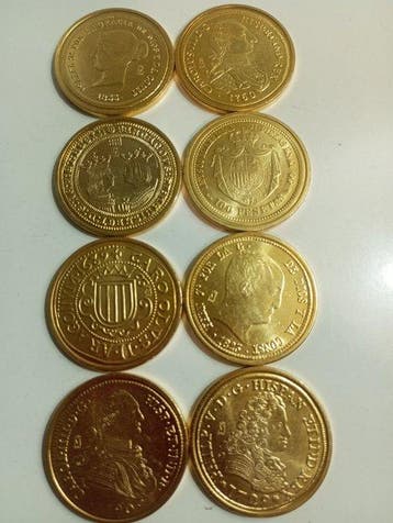 Spanje. Lote 8 monedas bañadas en oro 24k diferentes años y