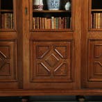 Boekenkast of Bibliotheekkast met drie schuifdeuren en verst, Antiek en Kunst, Antiek | Meubels | Kasten, Ophalen of Verzenden