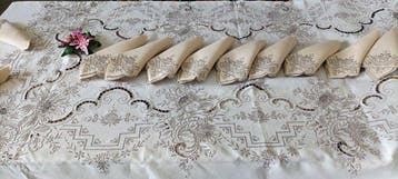 Kunstwerk! Droomdoek uit het trousseau met handgeborduurde