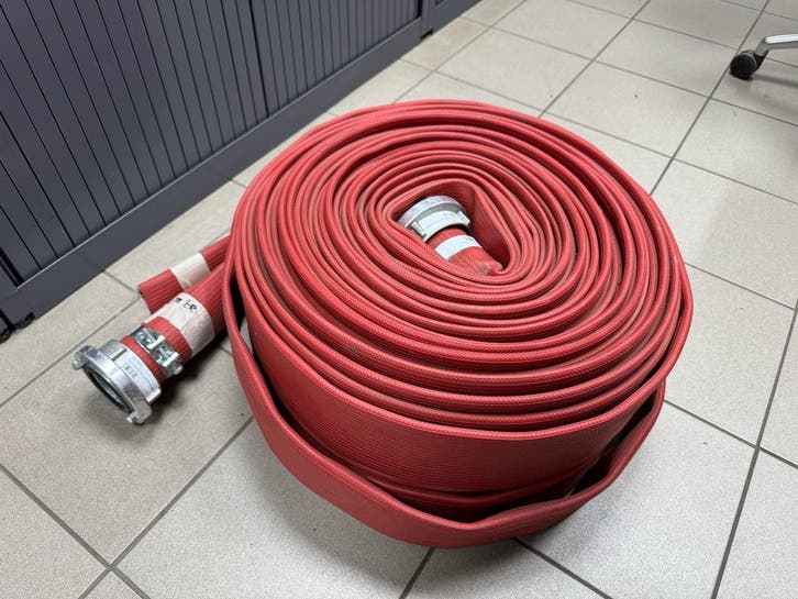 Platte slang 3 (75mm) ~30 meter met Storz koppelingen, Zakelijke goederen, Agrarisch | Werktuigen, Ophalen