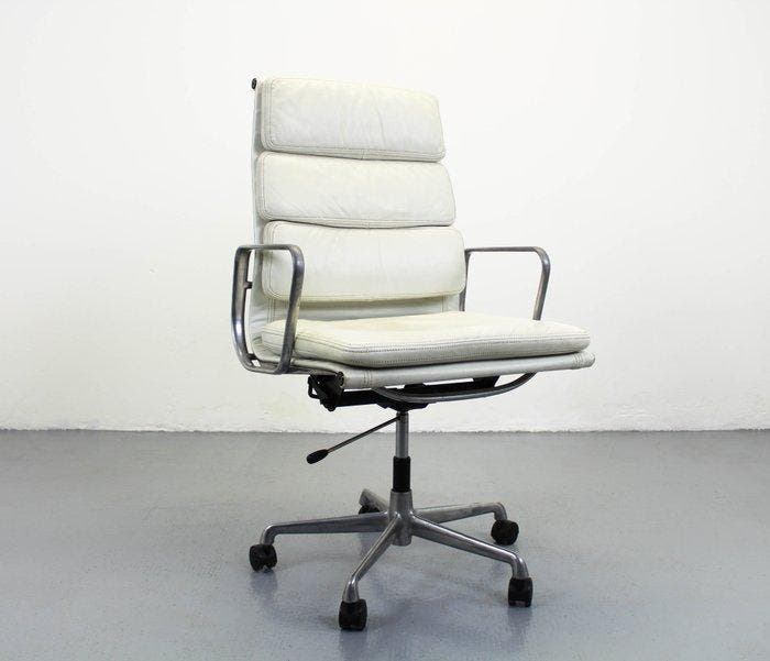 ICF - Charles & Ray Eames - Bureaustoel - Soft Pad EA219 -, Antiek en Kunst, Kunst | Designobjecten