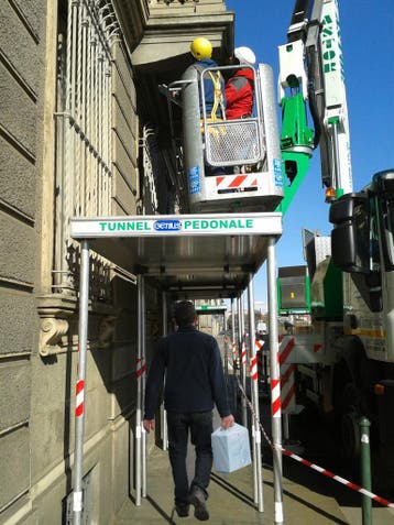 Veiligheids tunnel I Bescherming bij vallend materiaal e.a.