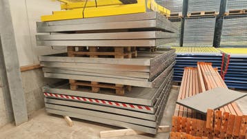 Stalen lekbak voor palletstelling 231x305x10 cm, gebruikt -, Ophalen of Verzenden