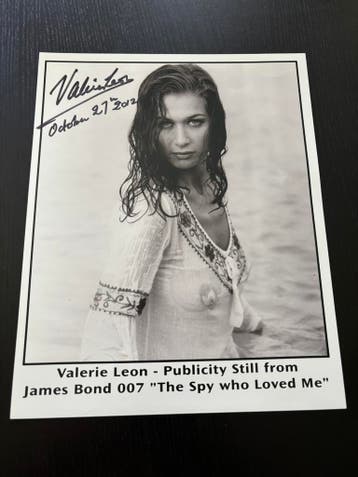 James Bond gerelateerde foto - Bond-girl Valerie Leon, Verzamelen, Film en Tv, Ophalen of Verzenden, Nieuw, Film, Foto of Kaart