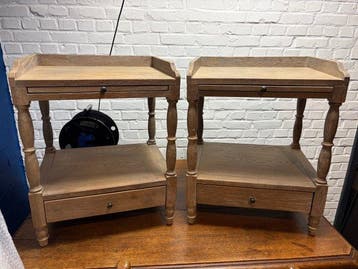 Kast - Eik - Twee houten nachtkastjes of bijzetmeubels