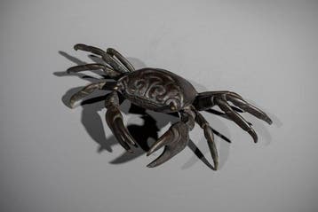Brons - Een bronzen okimono van een krab met open klauwen. -, Antiek en Kunst