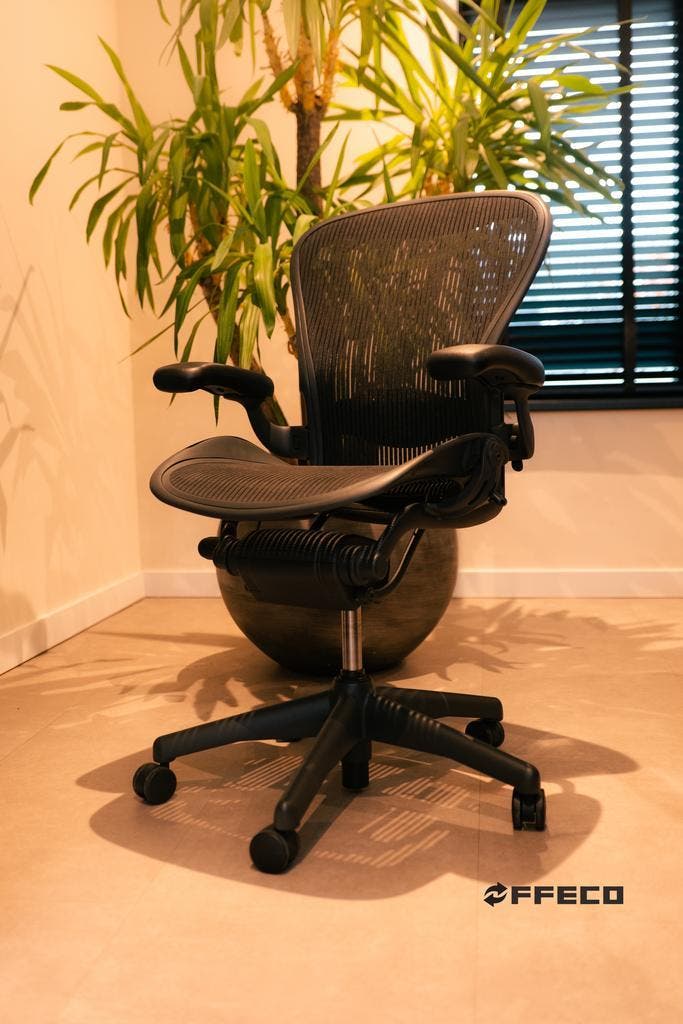 Herman Miller Aeron Bureaustoel - Graphite Afwerking, Huis en Inrichting, Bureaustoelen, Bureaustoel, Zwart, Zo goed als nieuw
