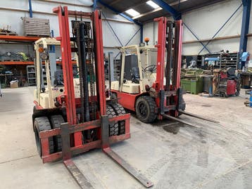 2x datsun / nissan - diesel heftruck - 3000kg 3.7m Hefhoogte, 1000 tot 2000 kg, Elektrisch, Heftruck, Jungheinrich 