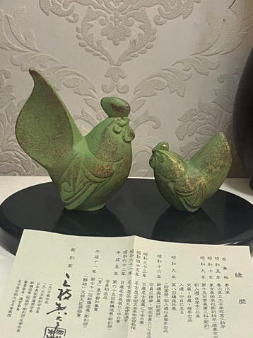 A pair of gilded bronze rooster figurines - Beeld Koper -