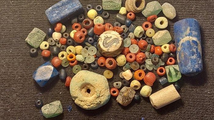Oudegyptisch naar Latijn Glas meer dan 100 oude kralen, Antiek en Kunst, Antiek | Overige Antiek