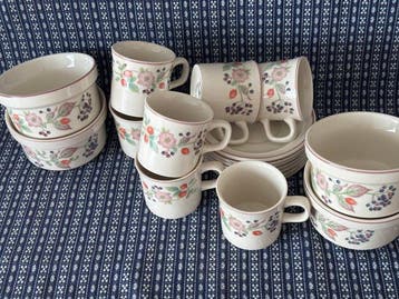 Wedgwood - Tafelservies (18) - Roseberry / 1985 - 1996 -