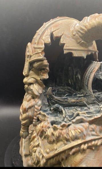 Reliëf, Buste Viking – Casque à cornes / scène intérieure –, Antiek en Kunst