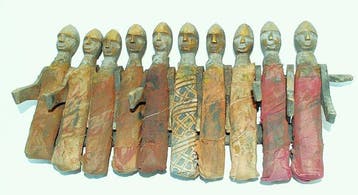 Tien poppen van de Santal of Rajbanchi, 34 x 14 cm, Nepal,