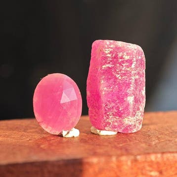 21,35 ct Rubin Set, getermineerde ruwe kristal +