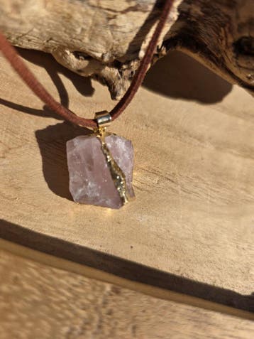 Handgemaakte edelsteen ketting met ruwe Rozenkwarts - lange, Nieuw
