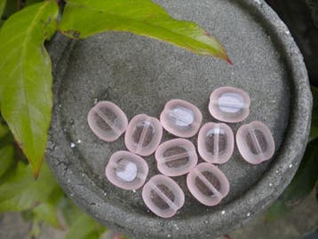 10 stuks Glaskralen plat mat kleur: oud roze  12x14mm, Hobby en Vrije tijd, Kralen en Sieraden maken, Ophalen of Verzenden, Nieuw