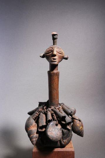 Uitzonderlijk divinatiefetisj van de Songye - Begin