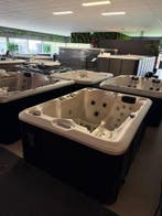 Luxe 3 Persoons Spa / Jacuzzi – Plug & Play 220V – Parlemoer, Zo goed als nieuw, Pomp, Vast