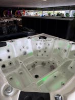 Luxe Jacuzzi / Spa 5-Persoons – Plug & Play (220V Stekker), Ophalen, Zo goed als nieuw, Pomp, Vast