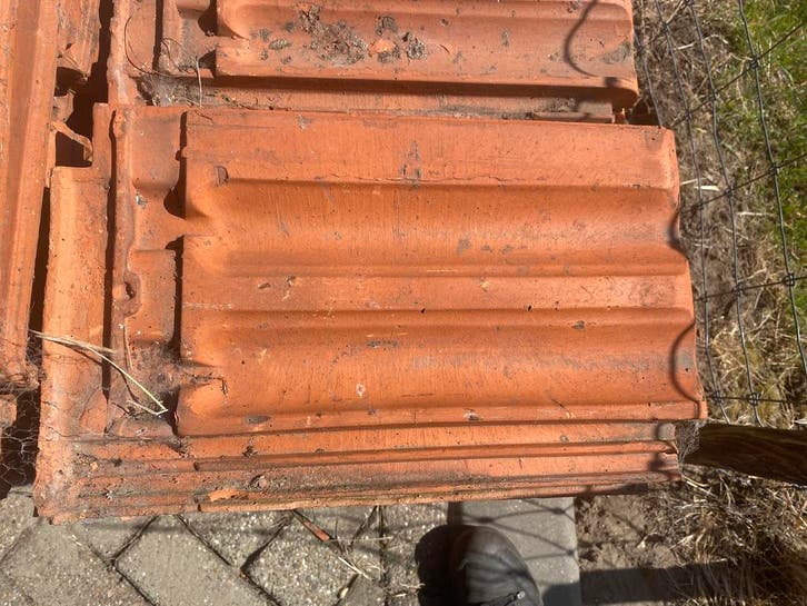 mulden rood en grijs, Doe-het-zelf en Verbouw, Dakpannen en Dakbedekking, Gebruikt, Ophalen
