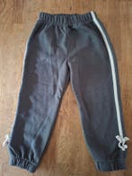 Zara donkergrijze sweatbroek met witte zijstrepen maat 104, Gebruikt, Zara, Meisje, Broek