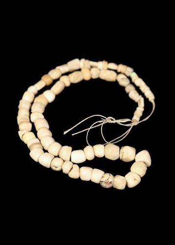 West-Aziatisch Witte hardsteen en schelp Kralenketting