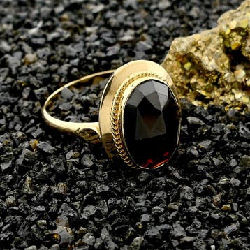 Vintage gouden ring met granaat, Sieraden, Tassen en Uiterlijk, Ringen, Gebruikt, 19 tot 20, Ophalen of Verzenden, Met edelsteen